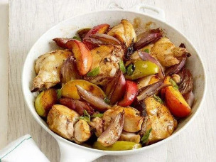 Chicken breast with apples